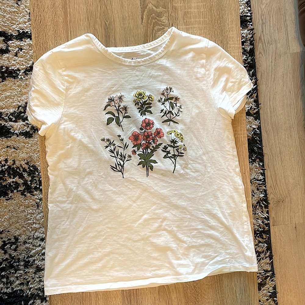 Dip Floral Tee 🌸